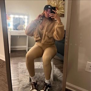 Meet your Posher, Leslie